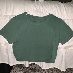 URBAN OUTFITTERS Crop T-shirt